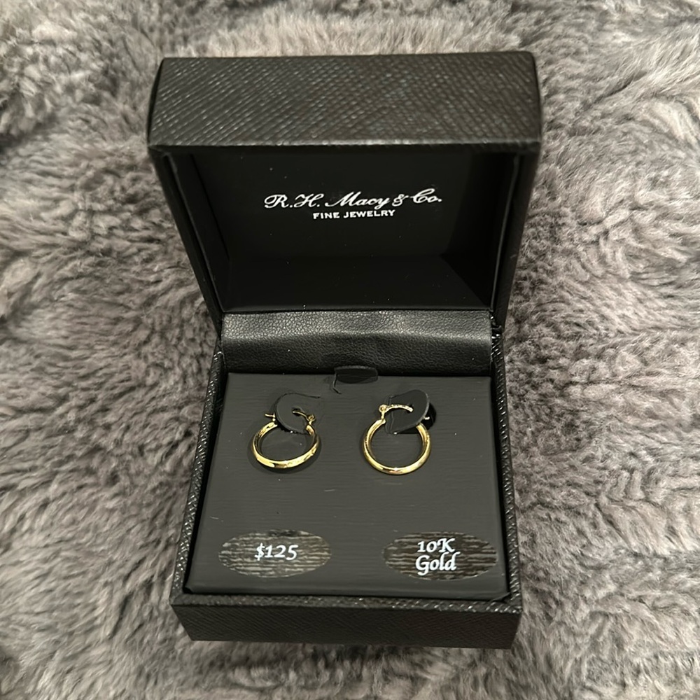 Small 10k gold hoop.